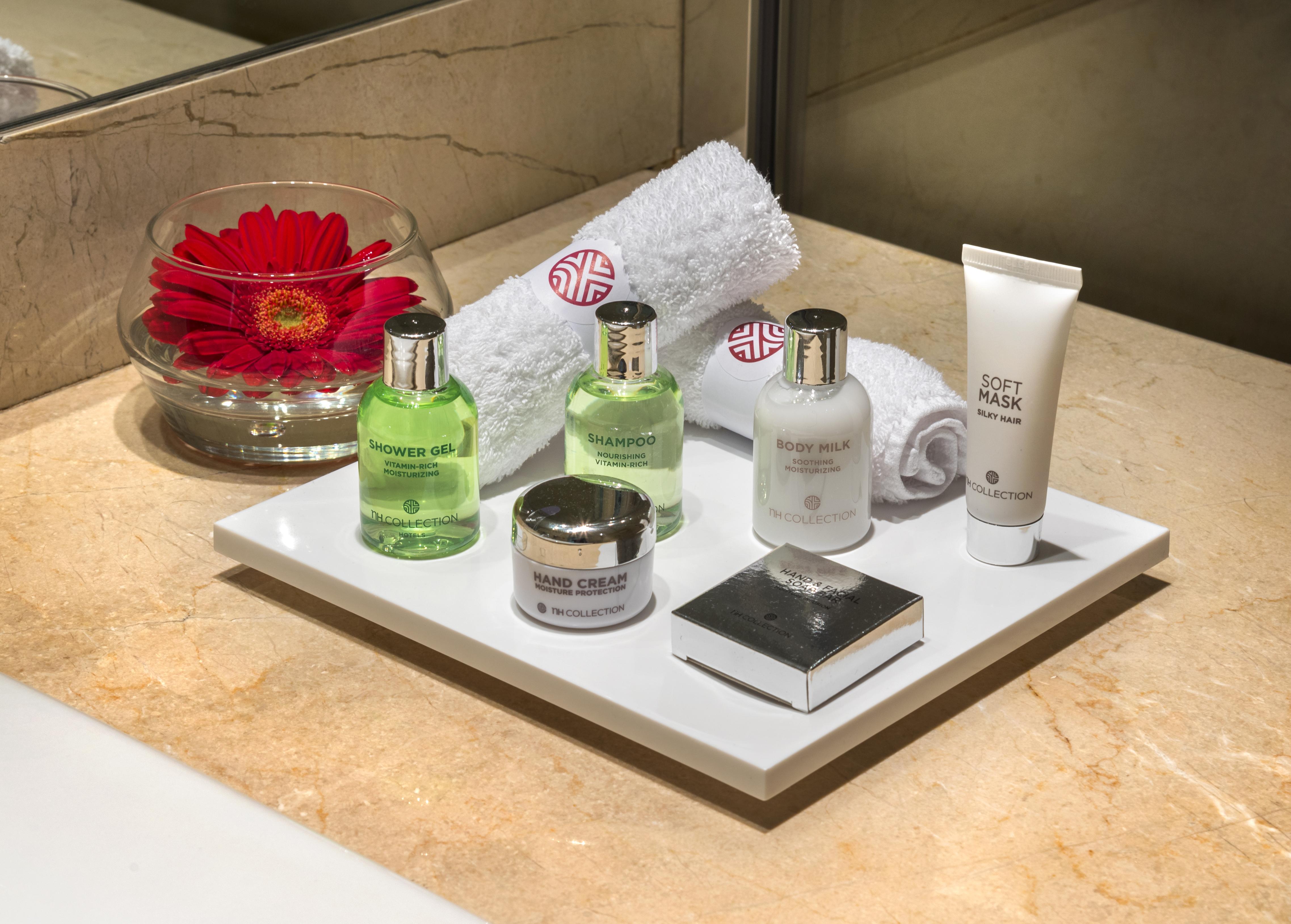 Hotel Nh Collection Roma Fori Imperiali Exterior foto A selection of amenities by Sisley